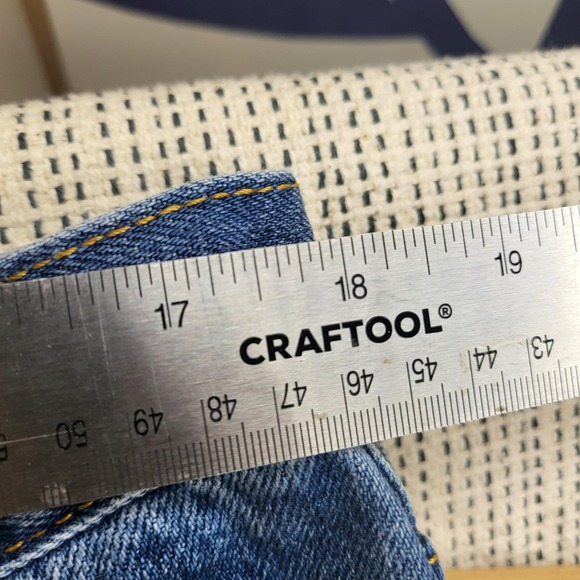 Levis 560 Jeans Mens 36x31 Blue Denim Comfort Fit Relaxed Tapered Medium Wash - Picture 3 of 9